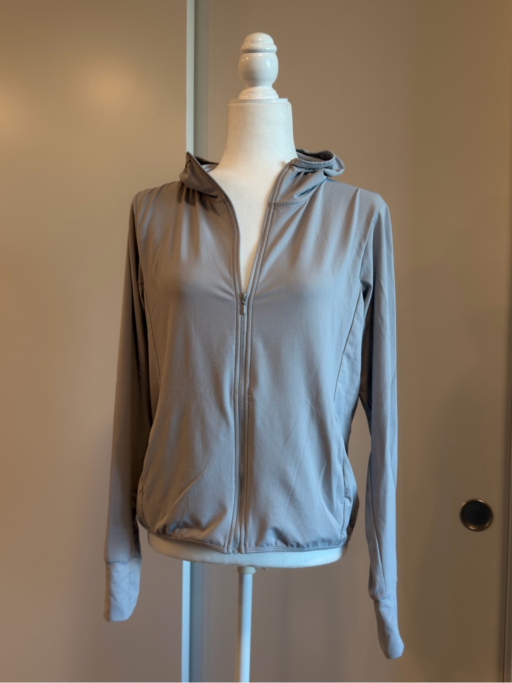 UNIQLO Airism Light Gray Women’s Lightweight Hooded Zip Jacket